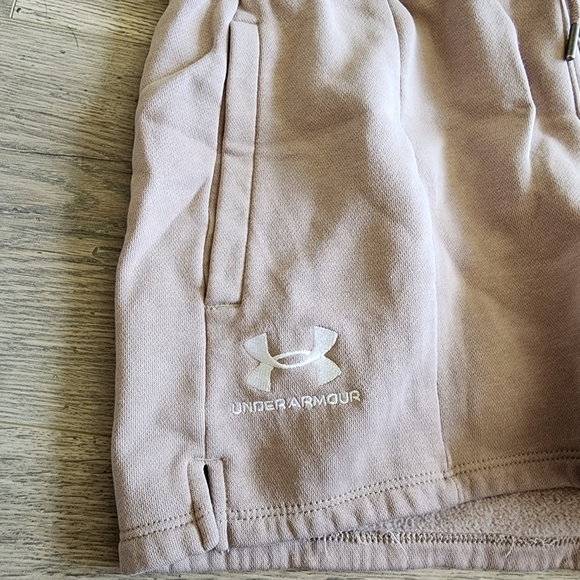 Under Armour UA Play Up 2-in 1 Essential Fleece Shorts Beige Women's Small S EUC - Picture 5 of 8